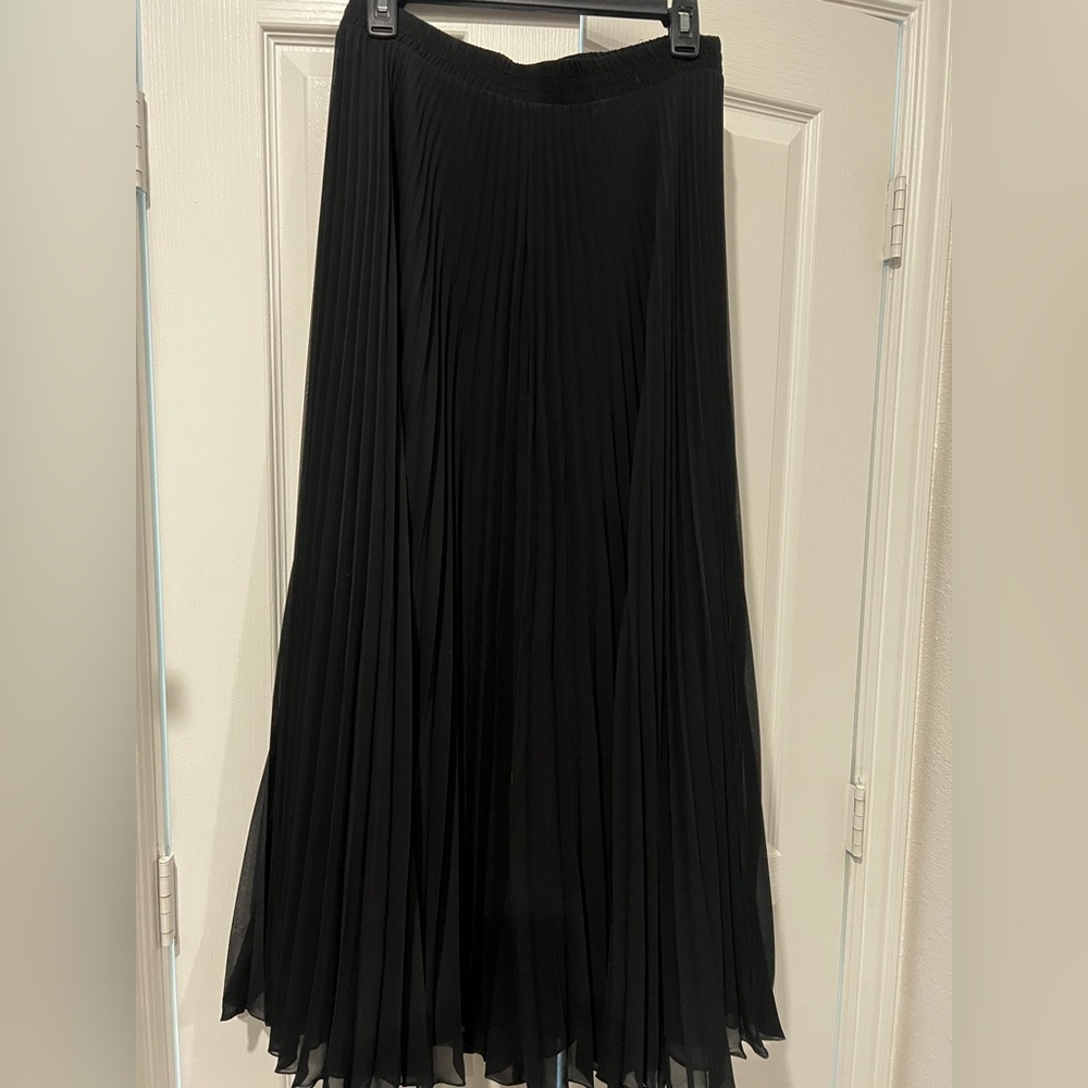 Chelsea & Violet Black Pleated Maxi Skirt